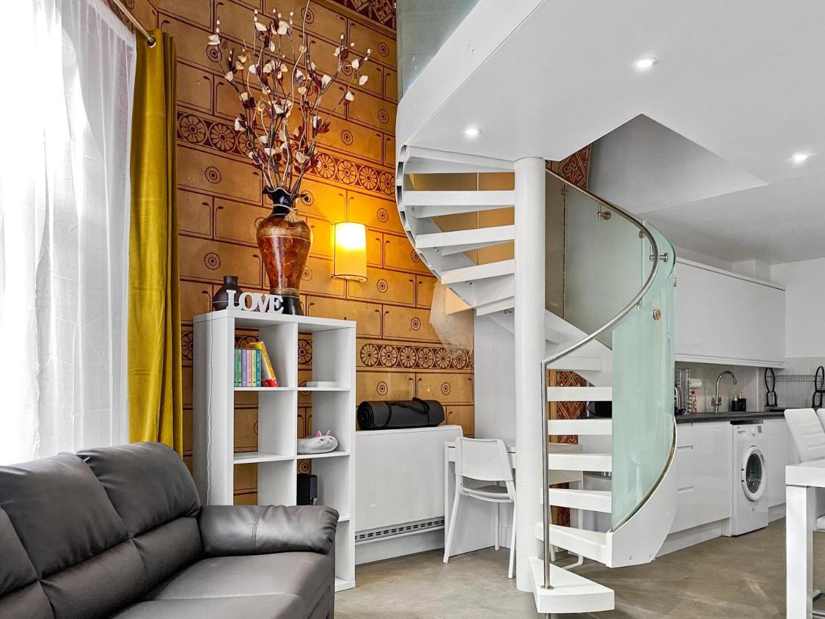 Rare 1-Bed Church Converted Apartment In Londen Buitenkant foto