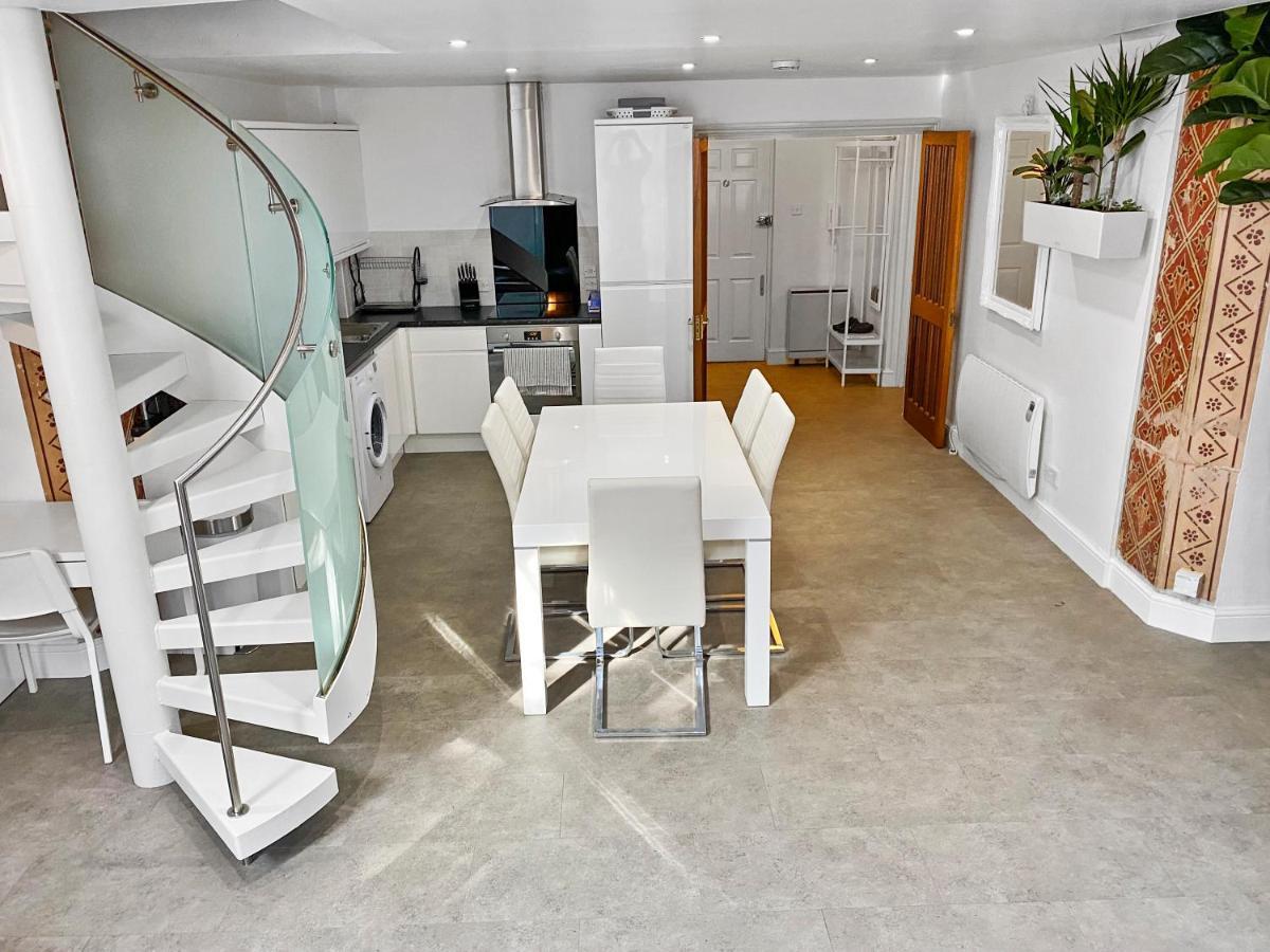 Rare 1-Bed Church Converted Apartment In Londen Buitenkant foto