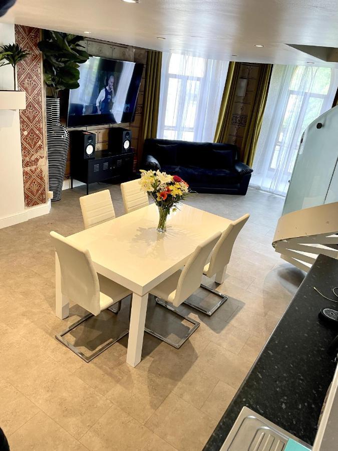 Rare 1-Bed Church Converted Apartment In Londen Buitenkant foto